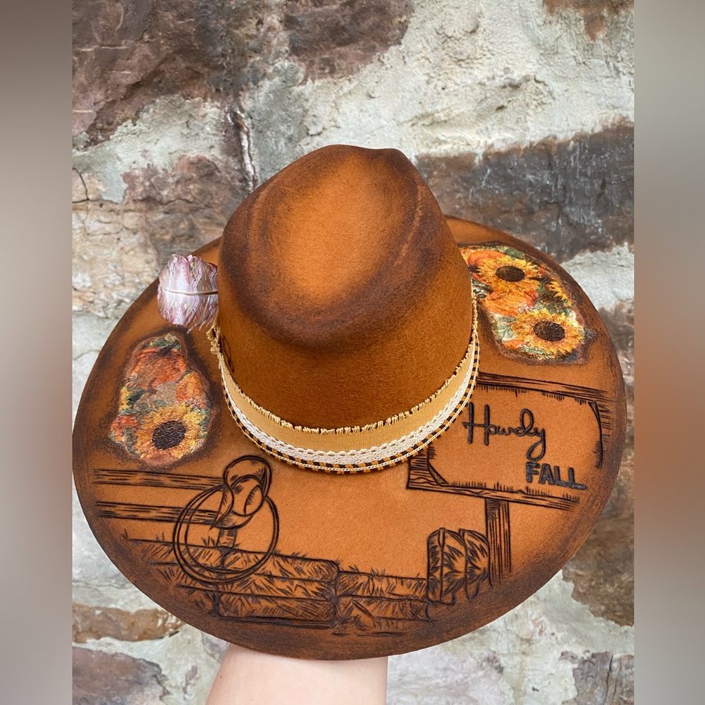New “HOWDY FALL” Idyllwind OS Hand burned felt hat